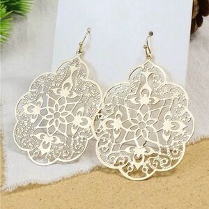 Earrings Large Gold Geometric Circle Flower Lightweight NEW